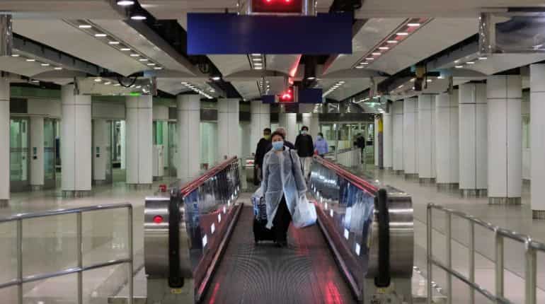 Hong Kong reports first coronavirus death as hospital workers escalate strike