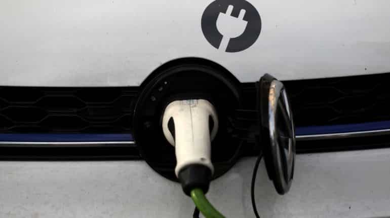 Singapore aims to phase out petrol and diesel vehicles by 2040 Singapore aims to phase out petrol and diesel vehicles by 2040