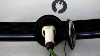 UK wants petrol & diesel vehicles out by 2035, proposes switching to hybrid vehicles