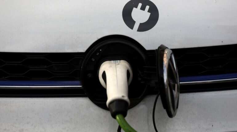 Singapore aims to phase out petrol and diesel vehicles by 2040