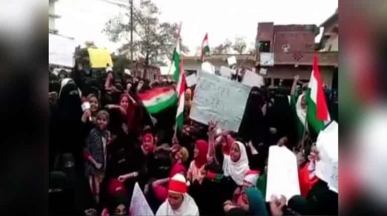 19 in police custody for pelting stones at law enforcement in UP's Azamgarh 19 in police custody for pelting stones at law enforcement in UP's Azamgarh