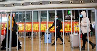 Death toll in China's coronavirus crosses 900 as WHO sends team to investigate