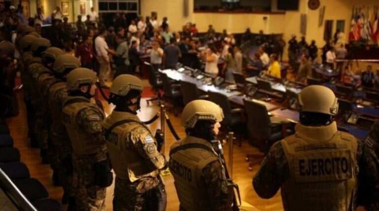 Heavily armed soldiers barge into Parliament in El Salvador Heavily armed soldiers barge into Parliament in El Salvador