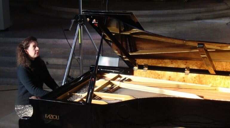 Angela Hewitt's extremely rare $194,000 piano dropped by movers causing 'unsalvageable' damage Angela Hewitt's extremely rare $194,000 piano dropped by movers causing 'unsalvageable' damage