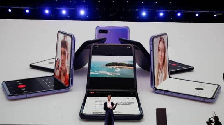 Samsung unveils compact foldable phone, 5G Galaxy S20 to fend off Apple, Huawei