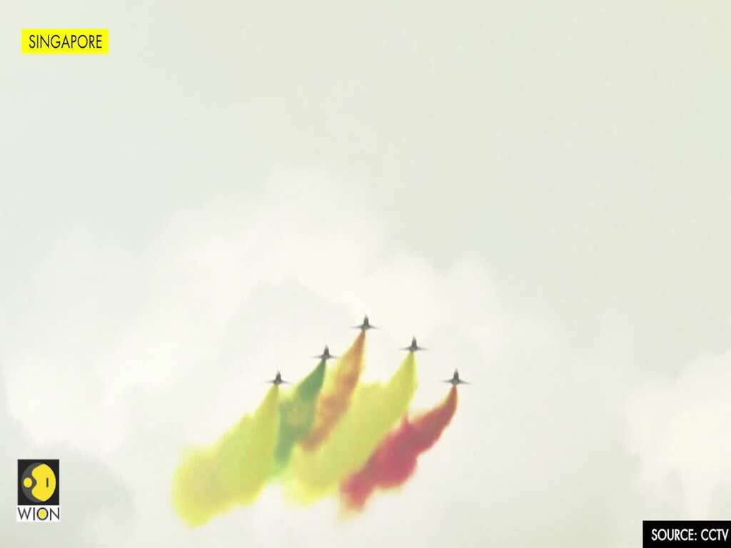 Chinese aerobatic team amazes spectators at Singapore Airshow