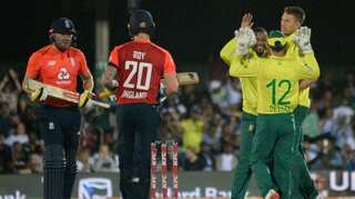 South Africa beat England by 1 run in thrilling clash