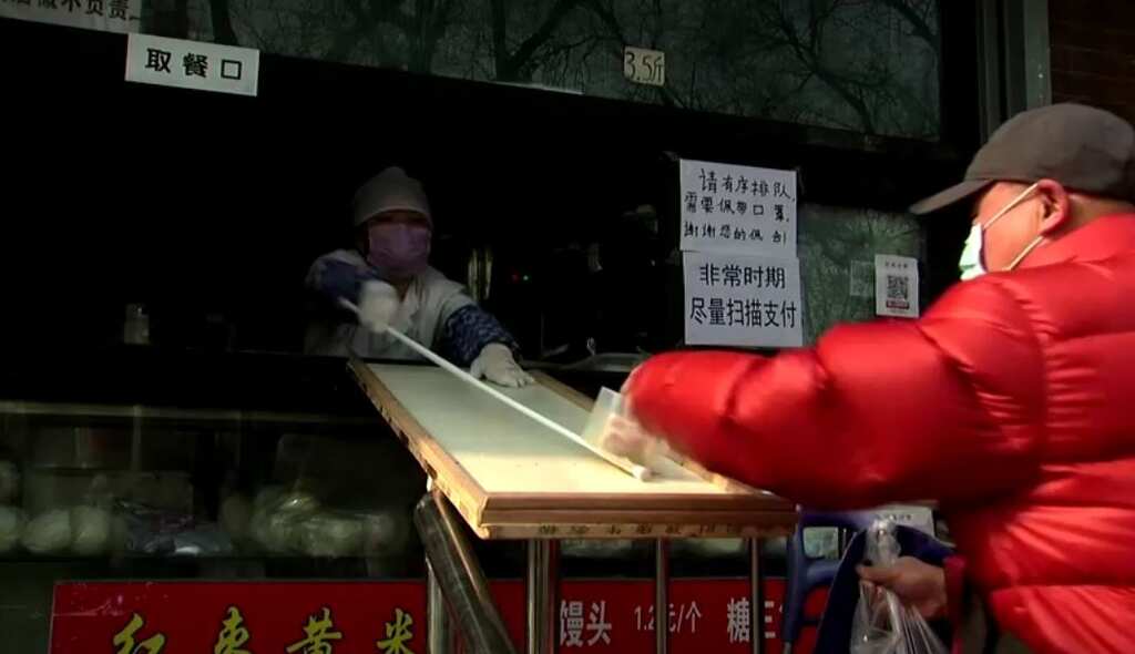 Beijing bun shop attempts to protect its workers from coronavirus