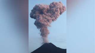 Indonesia: Caution advisory issued as Mount Merapi erupts