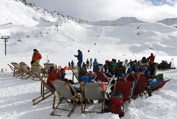 Global warming impacts ski resorts in France