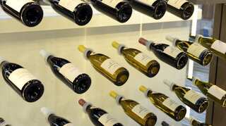 Grape surplus triggers freefall in wine prices