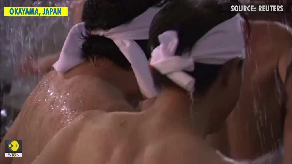 Loin-clothed men brave cold for Japan's 'naked festival'