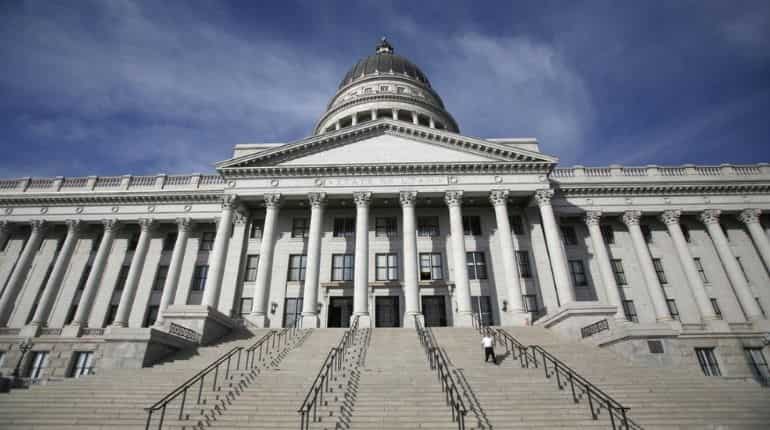 Utah Senate votes to decriminalize polygamy