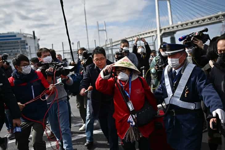 Quarantined passengers on coronavirus-hit cruise liner Diamond Princess start disembarking Quarantined passengers on coronavirus-hit cruise liner Diamond Princess start disembarking