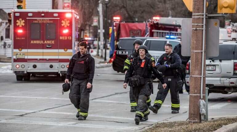 Six people dead, including gunman, in Molson Coors brewery shooting in Milwaukee Six people dead, including gunman, in Molson Coors brewery shooting in Milwaukee