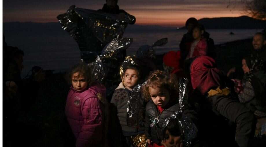 Greece blocks nearly 10,000 migrants at Turkey border Greece blocks nearly 10,000 migrants at Turkey border