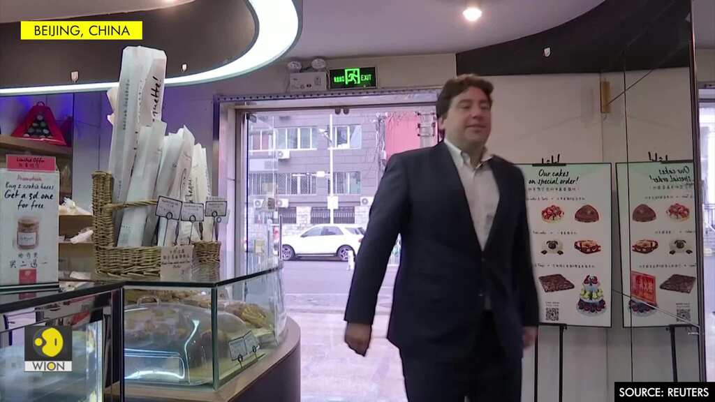 "We are too depressed": French bakery in Beijing