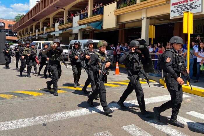 Gunman takes hostages at Manila Mall in Philippines