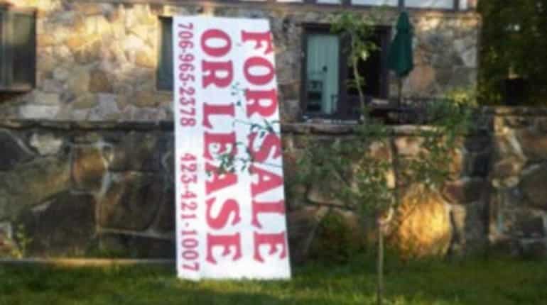 Death toll rises to eight as tornadoes devastate Tennessee