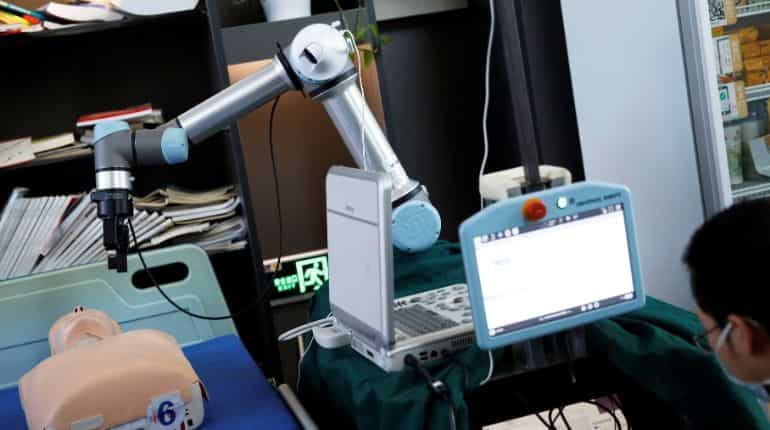 Amid coronavirus concerns, Chinese robotic arm may help save lives Amid coronavirus concerns, Chinese robotic arm may help save lives