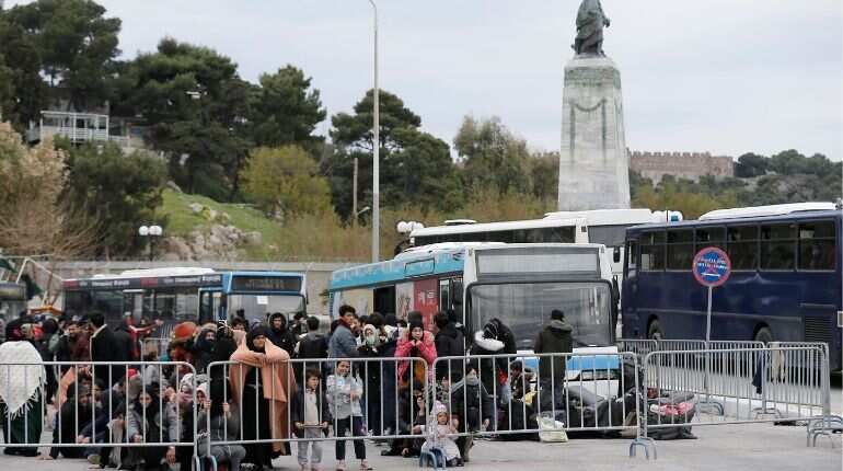 Greece blocks 35,000 migrants, plans to deport arrivals after March 1