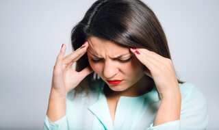 Smartphone use cause migraines, headaches: Study