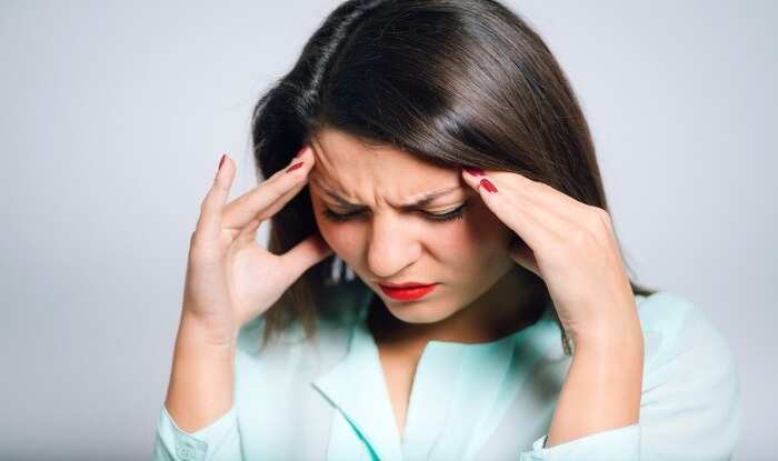 Smartphone use cause migraines, headaches: Study