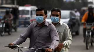 250,000 pilgrims mass in Pakistan despite coronavirus warnings