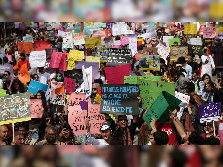 Aurat March: Islamists hurl stones and shoes at Women's Day marchers in Islamabad