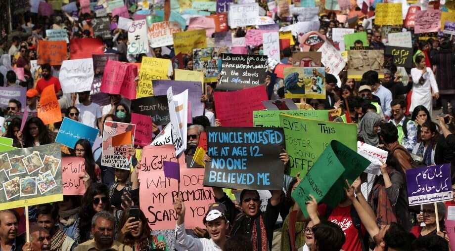 Aurat March: Islamists hurl stones and shoes at Women's Day marchers in Islamabad
