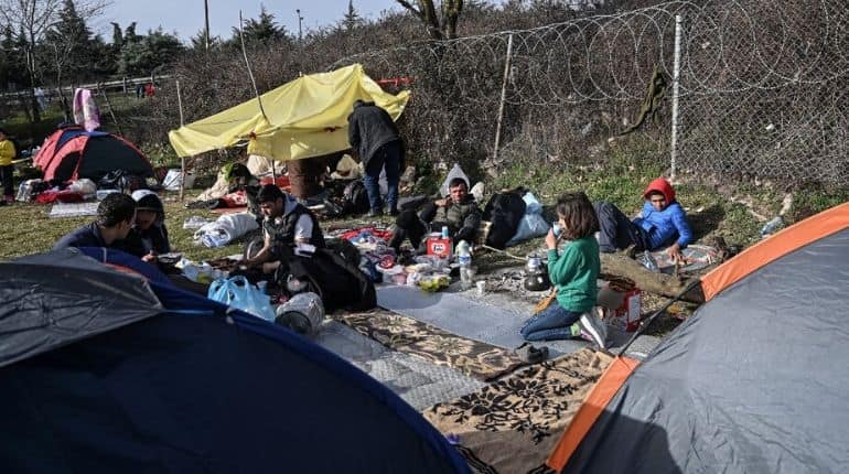 Greece fears border standoff with Turkey over migrants' return