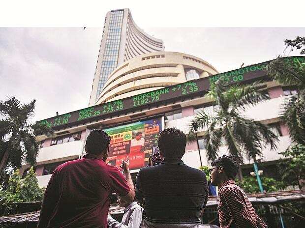 Big blow to global stock market by COVID-19, India halts trading for 45 minutes