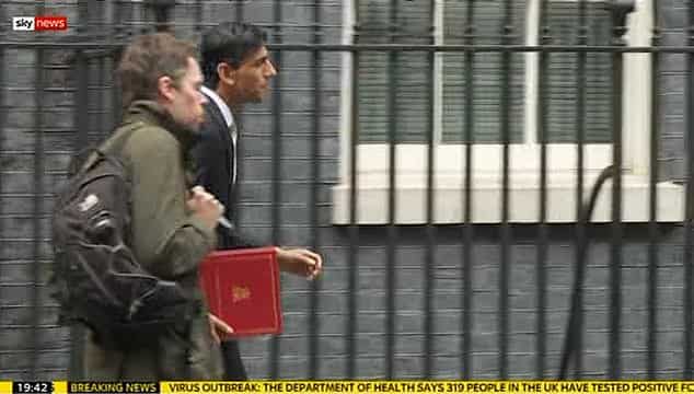 Rishi Sunak's budget briefcase just changed colour on live television. And internet is baffled Rishi Sunak's budget briefcase just changed colour on live television. And internet is baffled