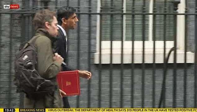 Rishi Sunak's budget briefcase just changed colour on live television. And internet is baffled