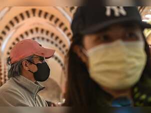 Facebook, Twitter encourage people to wear masks