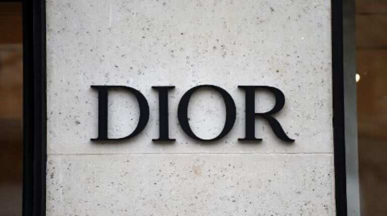 Dior reopens its factory to produce masks for health workers in France