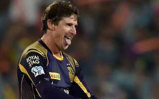 Brad Hogg highlights RCB slow run-rate, says can't expect Maxwell and de Villiers to bail them out every time