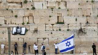 As COVID-19 continues to spread, Jews urged not to kiss the Western Wall