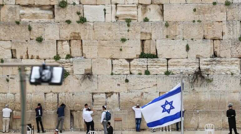 As COVID-19 continues to spread, Jews urged not to kiss the Western Wall