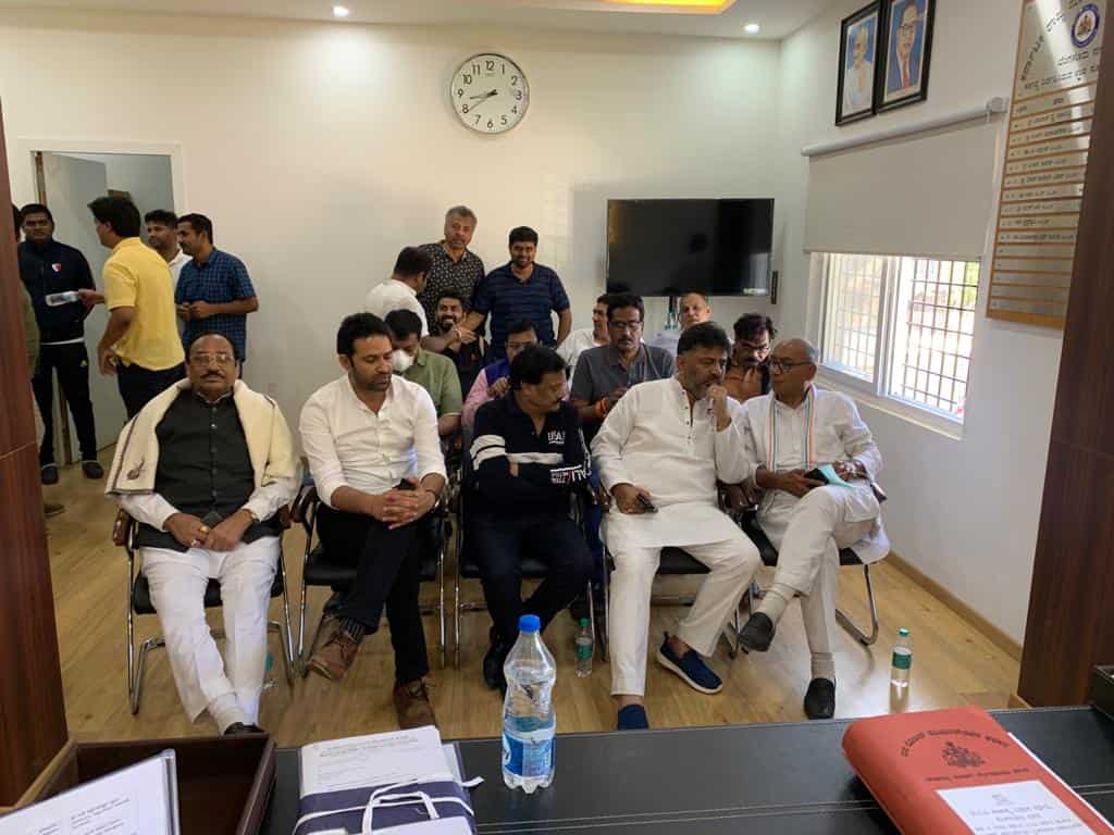 Bengaluru police take Congress leader Digvijaya Singh into preventive custody Bengaluru police take Congress leader Digvijaya Singh into preventive custody