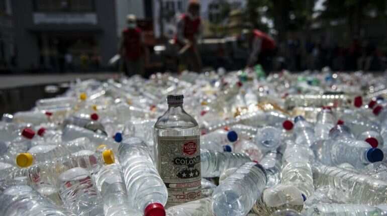 Iran: 4 people handed death penalty over bootleg alcohol that killed 17