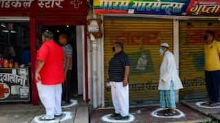 COVID-19: Distance of 1.5 meters is not enough for social distancing measures, study reveals