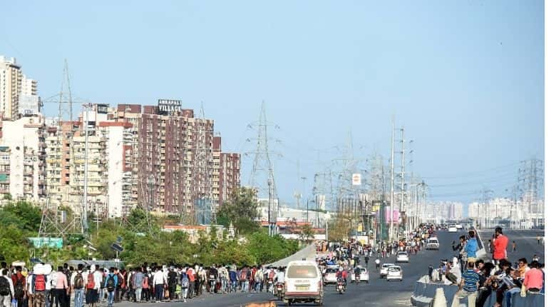 Coronavirus lockdown: Migrants walk on foot, board buses at UP's Ghaziabad Coronavirus lockdown: Migrants walk on foot, board buses at UP's Ghaziabad