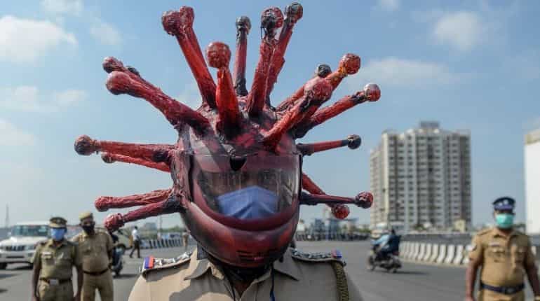 Corona helmet: Chennai cops' unique way to dissuade lockdown defiers Corona helmet: Chennai cops' unique way to dissuade lockdown defiers