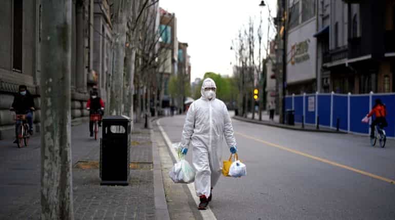 China reports smaller number of new daily coronavirus cases