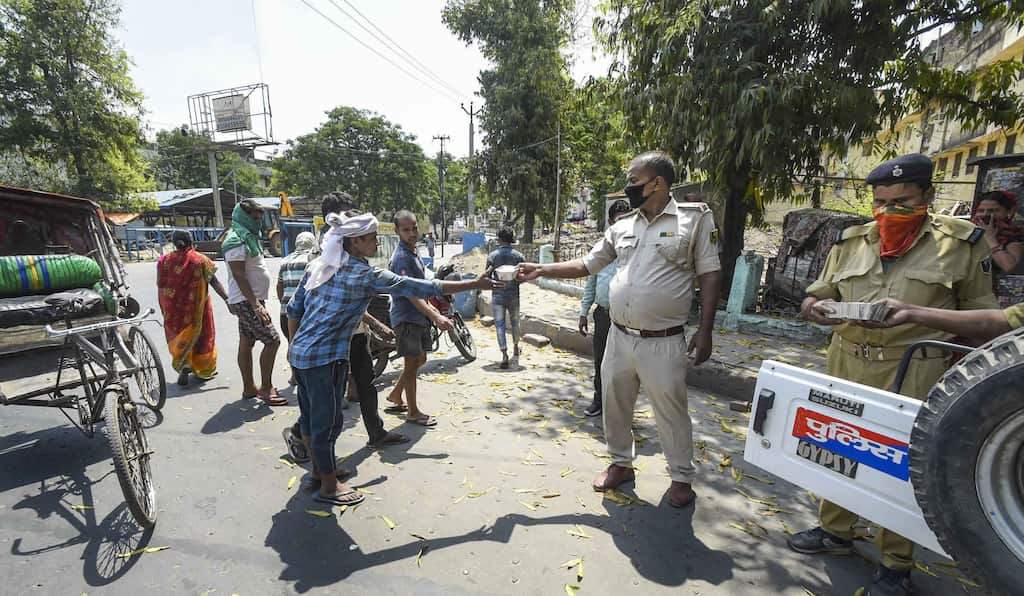 Maharashtra: Man assaults cop on lockdown duty, tries to set him afire