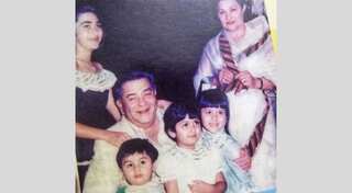 Karisma Kapoor's throwback picture of cousins with grandfather Raj Kapoor is a winner!