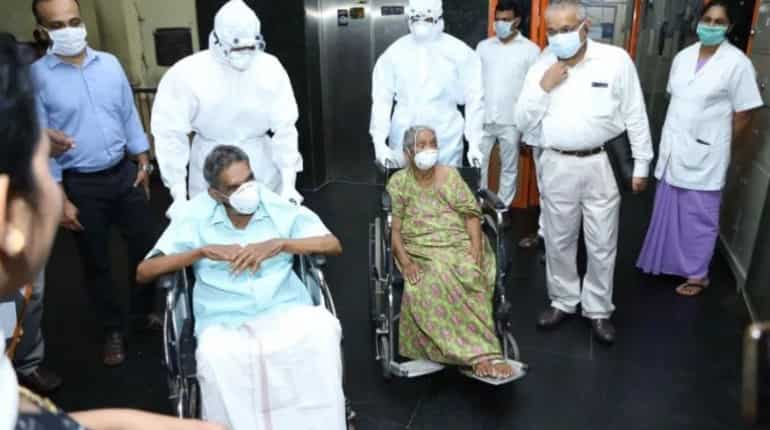 93-year-old discharged from Kerala hospital after he defeated coronavirus 93-year-old discharged from Kerala hospital after he defeated coronavirus