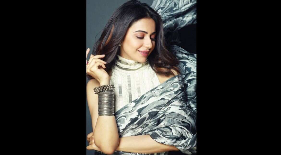Actress Rakul Preet Singh and family are feeding 200 families amid coronavirus crisis Actress Rakul Preet Singh and family are feeding 200 families amid coronavirus crisis
