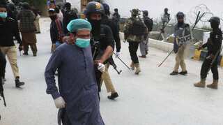 Pakistan: Police baton-charged doctors who were demanding protective gear to fight coronavirus